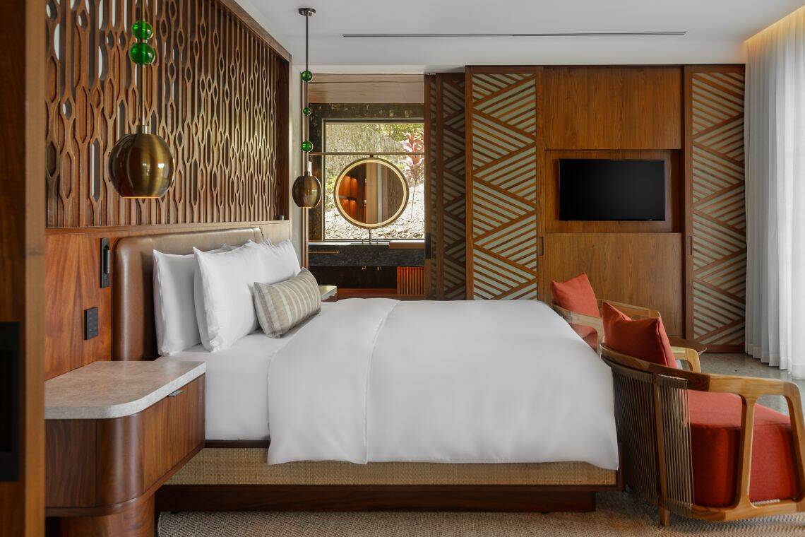 OCEAN VISTA, KING BALCONY ROOM