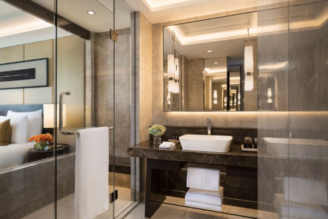 DELUXE BALCONY ROOM TWIN
