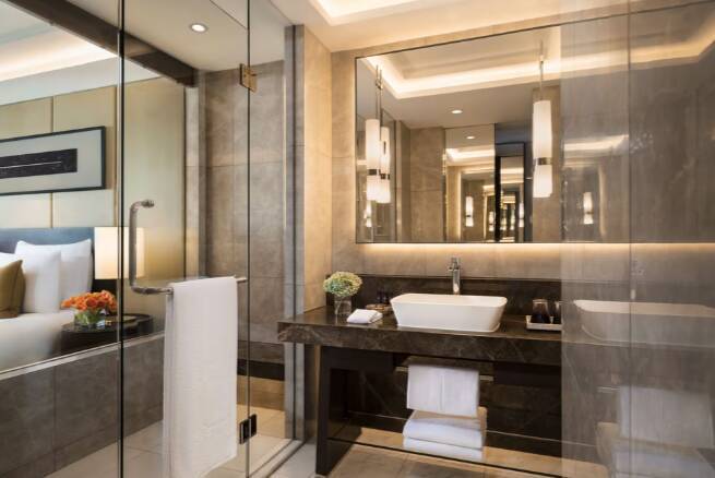 DELUXE BALCONY ROOM TWIN