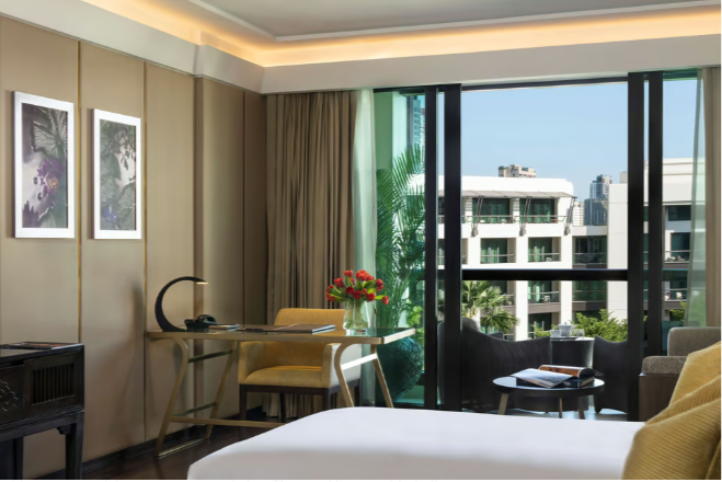 DELUXE BALCONY ROOM TWIN