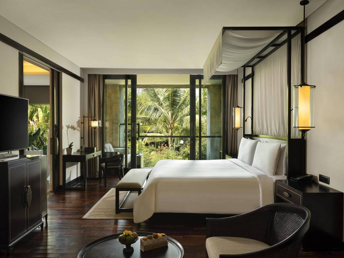 GRAND DELUXE KING ROOM