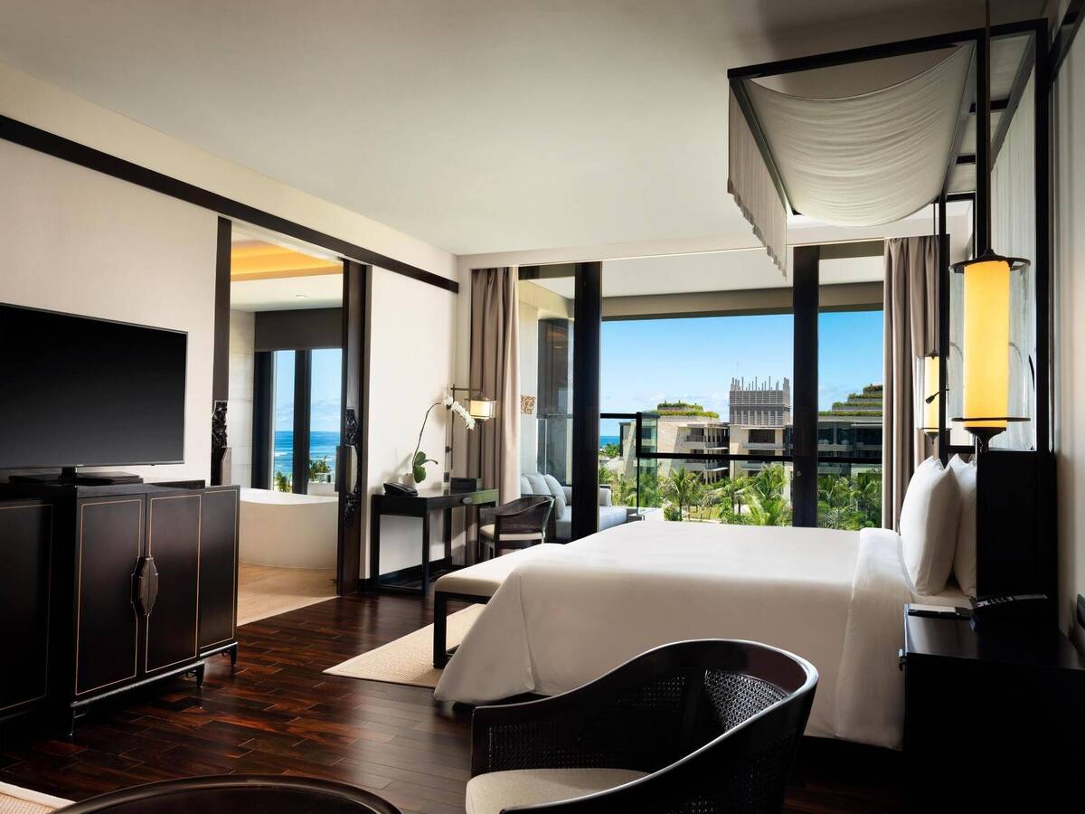 GRAND DELUXE OCEAN COURT KING ROOM