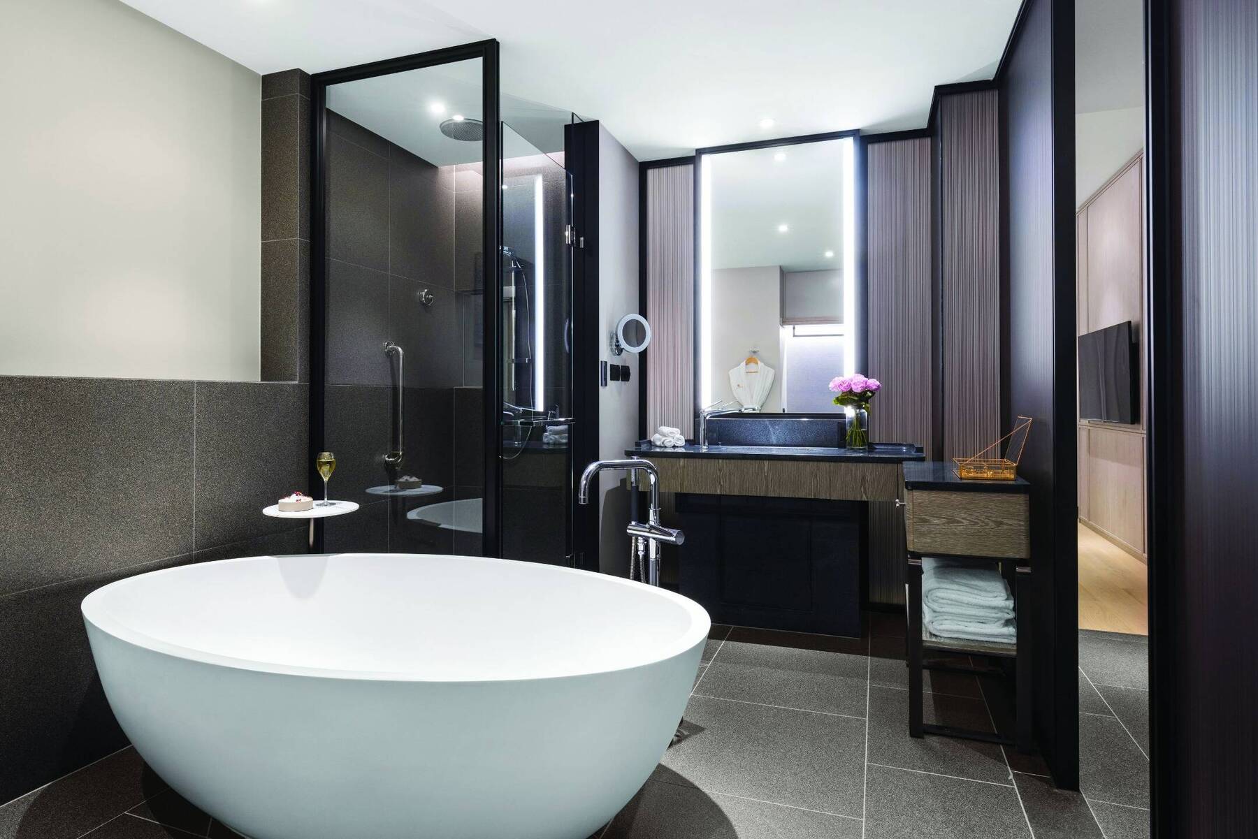 DELUXE OCEAN KING ROOM