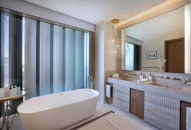 LUXURY FIVE BEDROOM VILLA WITH INFINITY POOL