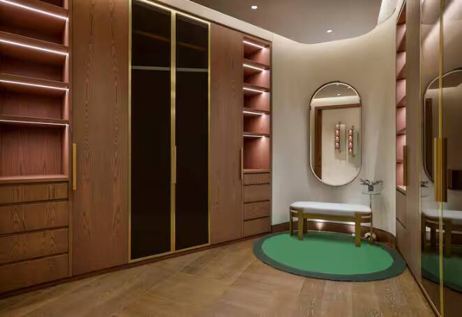 LUXURY FIVE BEDROOM VILLA WITH INFINITY POOL