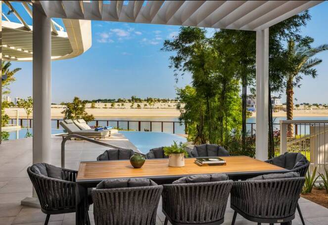 LUXURY FIVE BEDROOM VILLA WITH INFINITY POOL