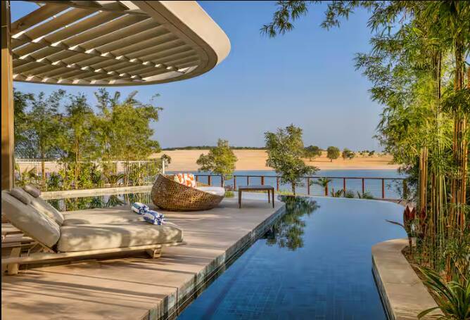 LUXURY FIVE BEDROOM VILLA WITH INFINITY POOL