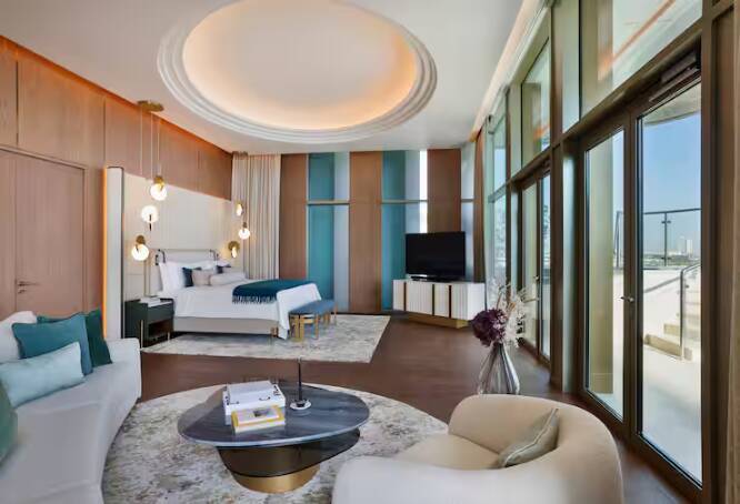 LUXURY FIVE BEDROOM VILLA WITH INFINITY POOL