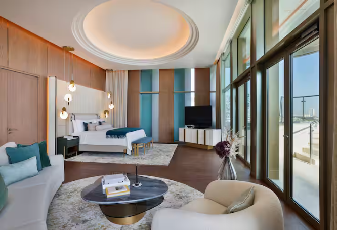 LUXURY FIVE BEDROOM VILLA WITH INFINITY POOL