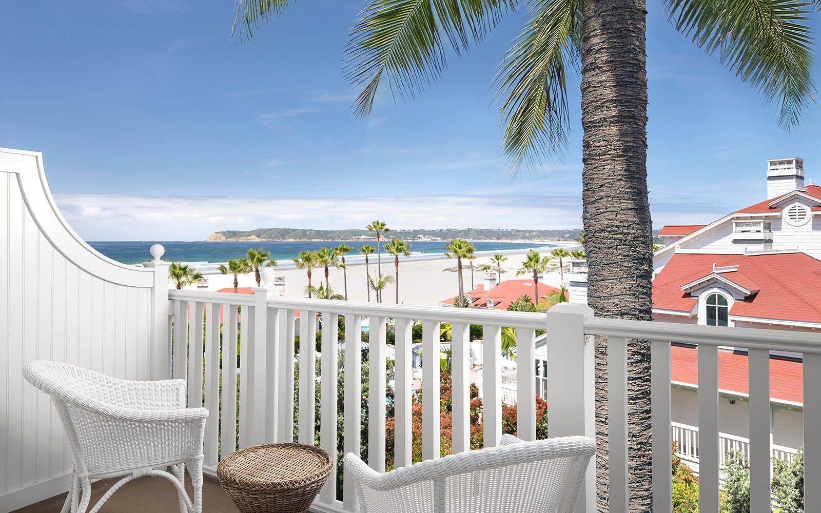 VICTORIAN OCEAN VIEW BALCONY HEARING ACCESSIBLE