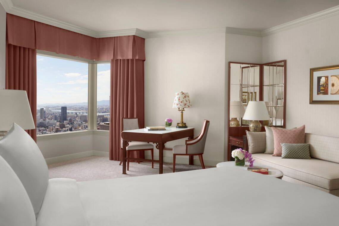SKYVIEW JUNIOR KING CORNER SUITE