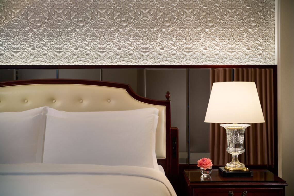 CLUB LEVEL JUNIOR CORNER SUITE