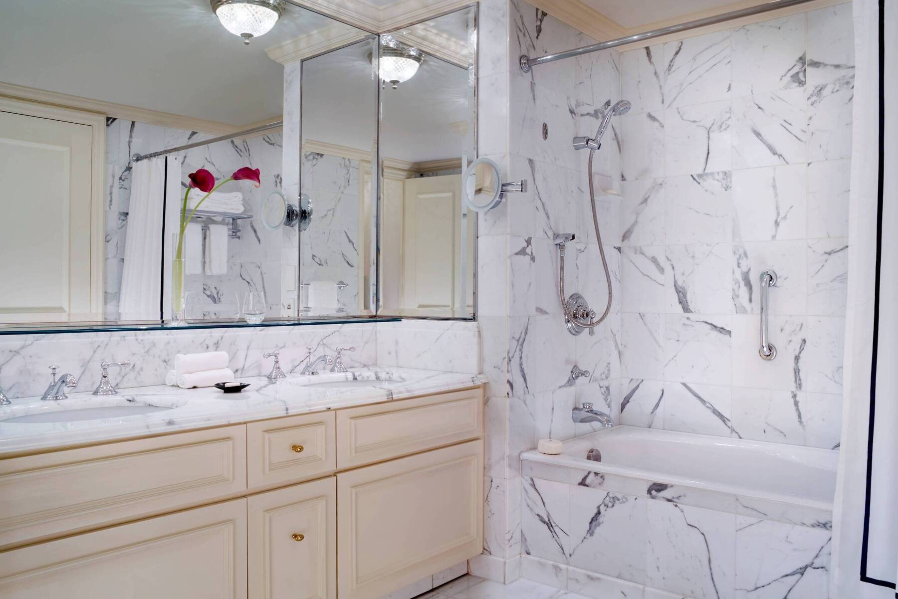 EXECUTIVE KING SUITE