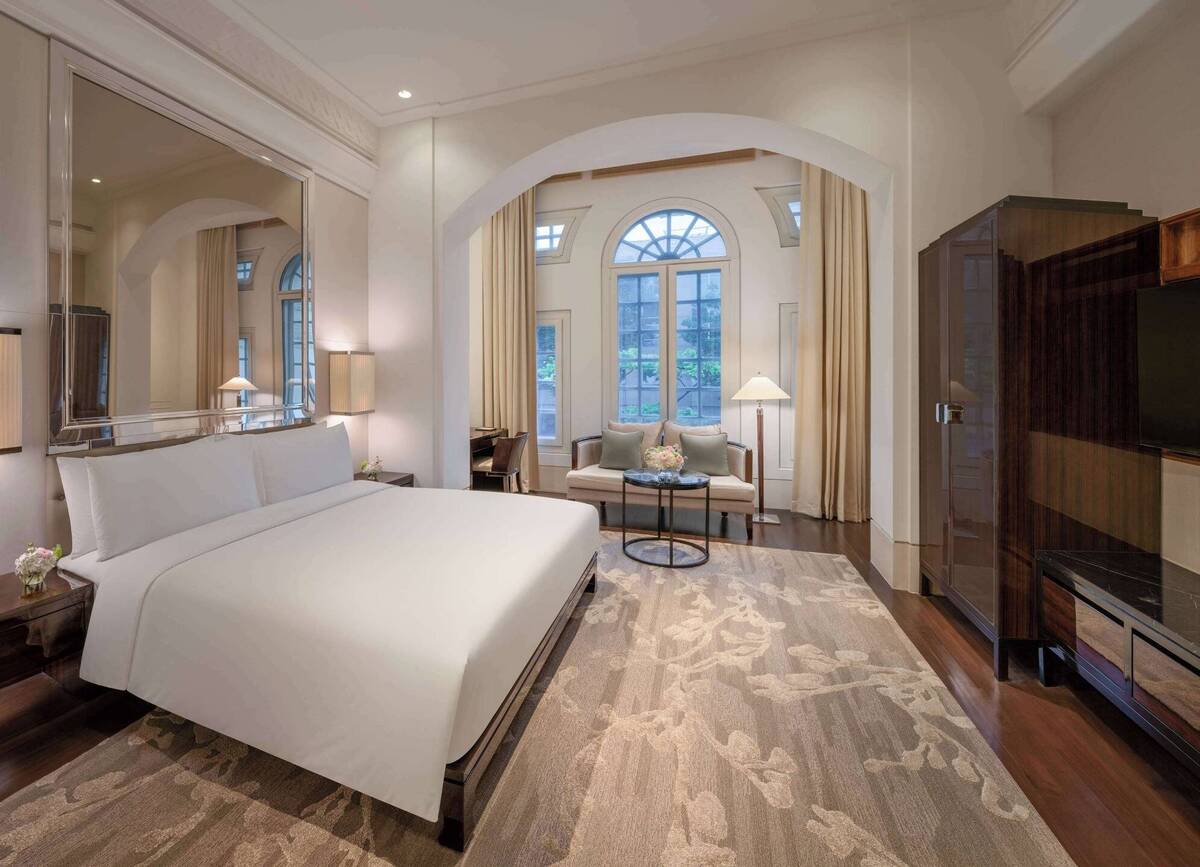 GRAND FAMILY ROOM