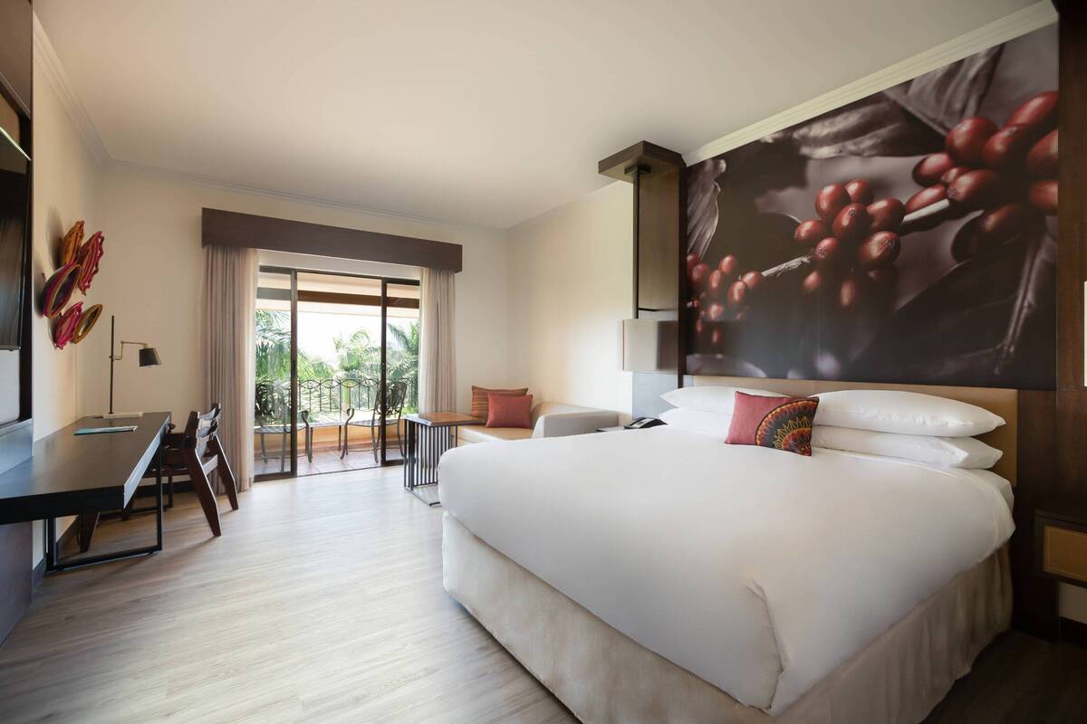 CONCIERGE LOUNGE ACCESS EXECUTIVE KING BALCONY ROOM