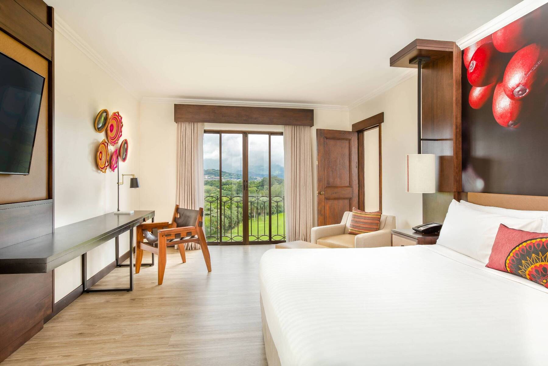 ONE BEDROOM KING SUITE, HIGH FLOOR, CONCIERGE LOUNGE ACCESS