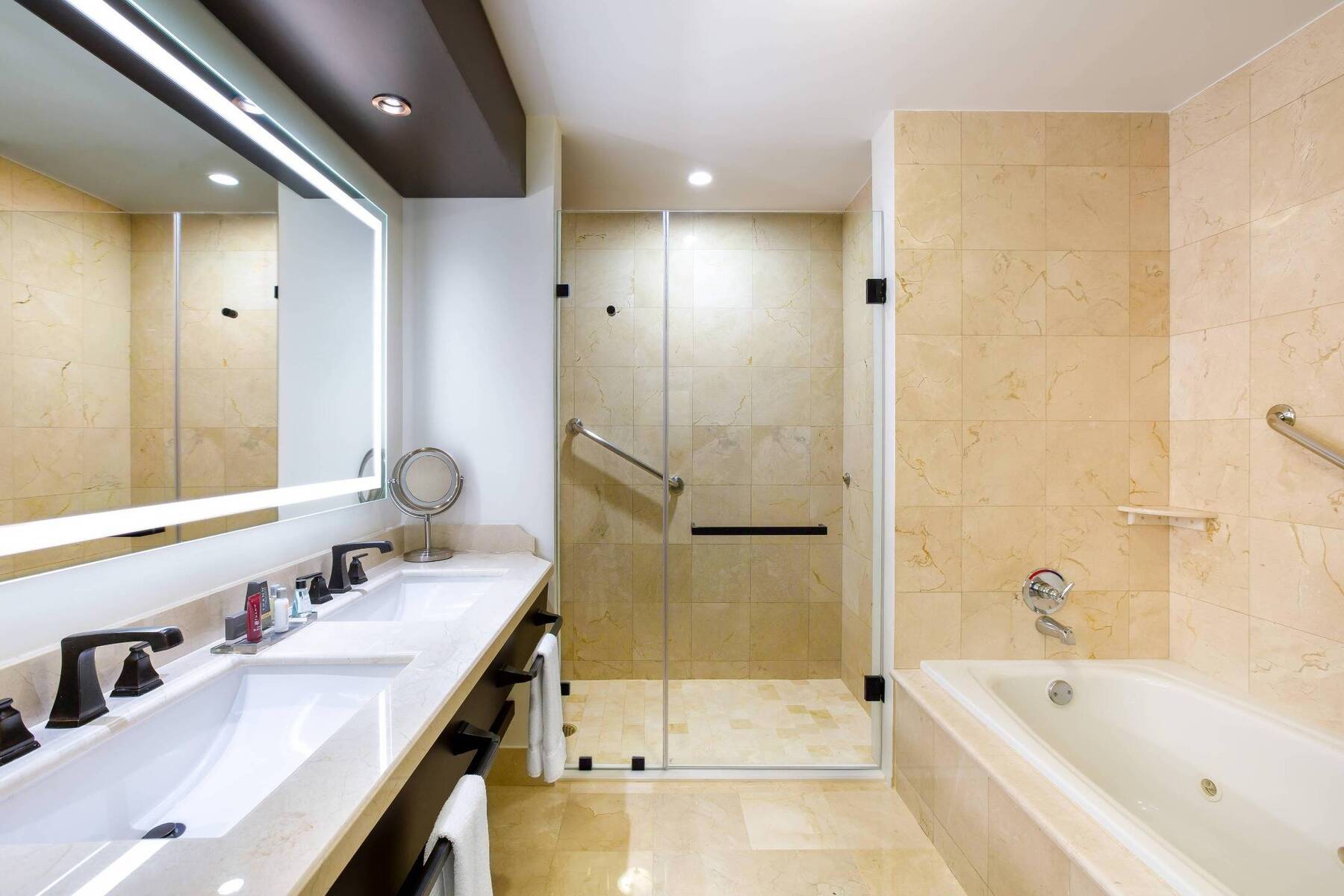 ONE BEDROOM PRESIDENTIAL KING SUITE, CONCIERGE LOUNGE ACCESS