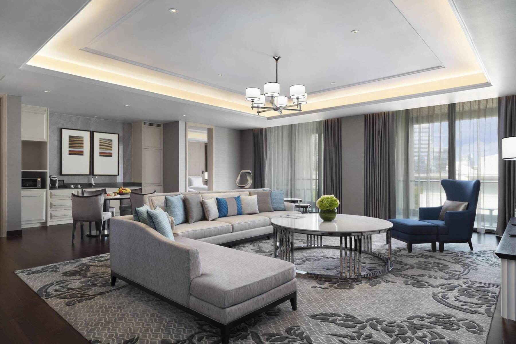 GRAND EXECUTIVE SUITE