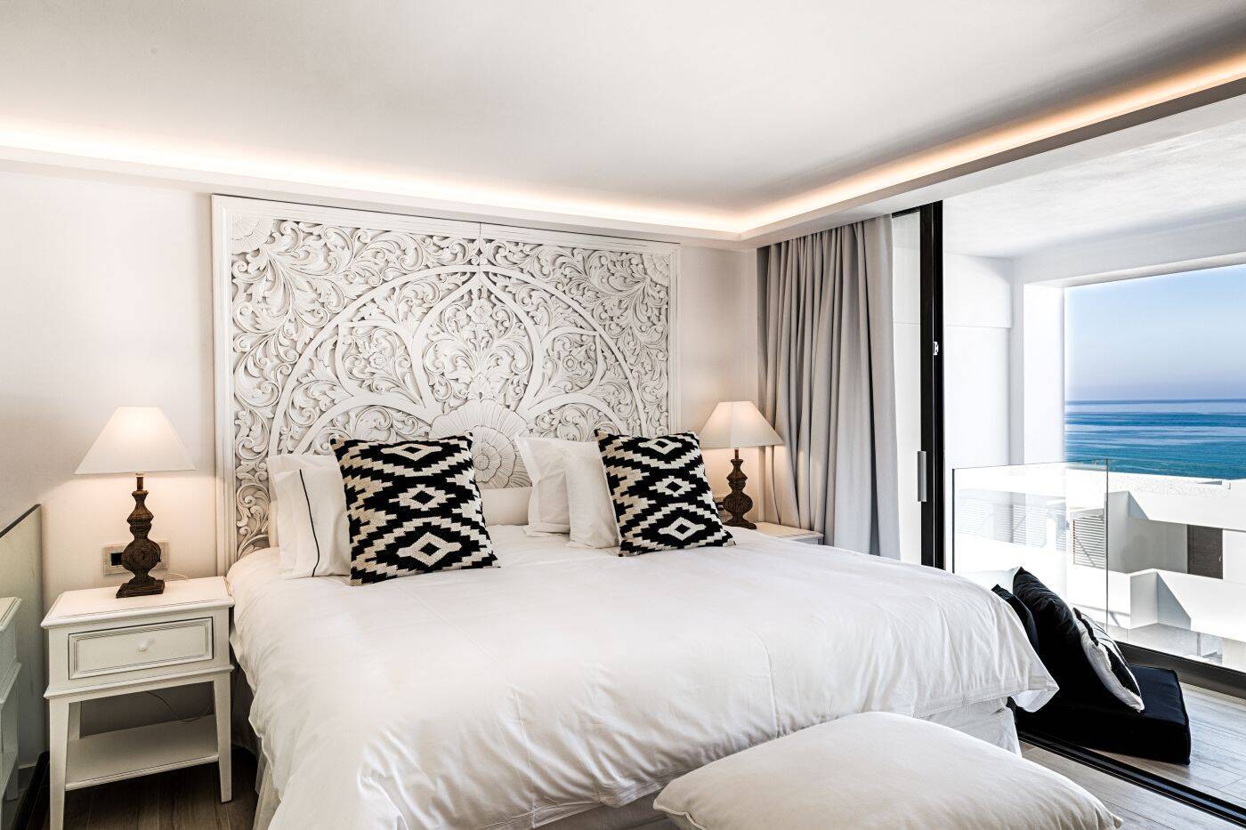 ABATON COLLECTION SUITE WITH OUTDOOR JACUZZI