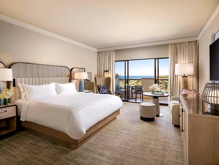 FAIRMONT GOLD DELUXE OCEAN VIEW MOBILITY,HEARING ACCESSIBLE ROLL IN SHOWER