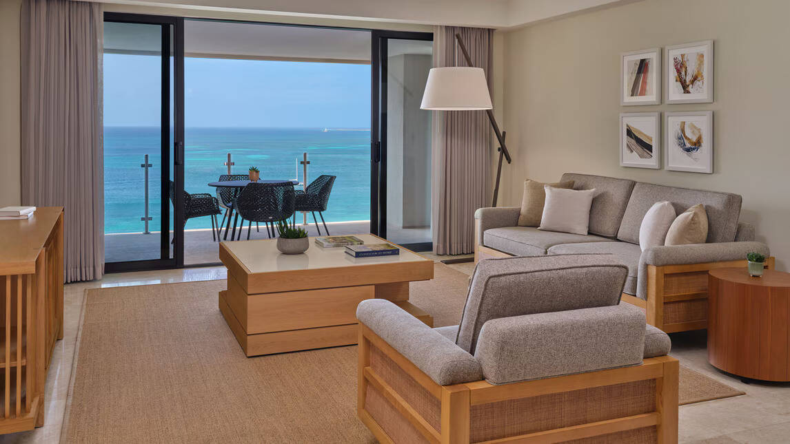 EXECUTIVE SUITE OCEANFRONT BALCONY