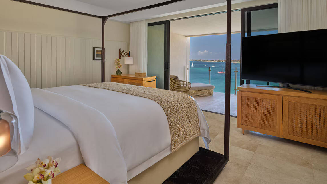 DELUXE PARTIAL OCEAN VIEW KING BALCONY