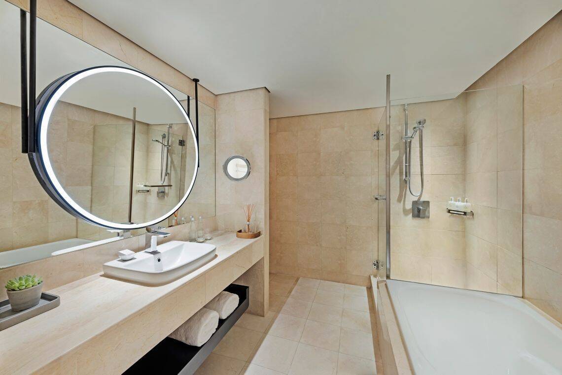 DELUXE KING GUEST ROOM