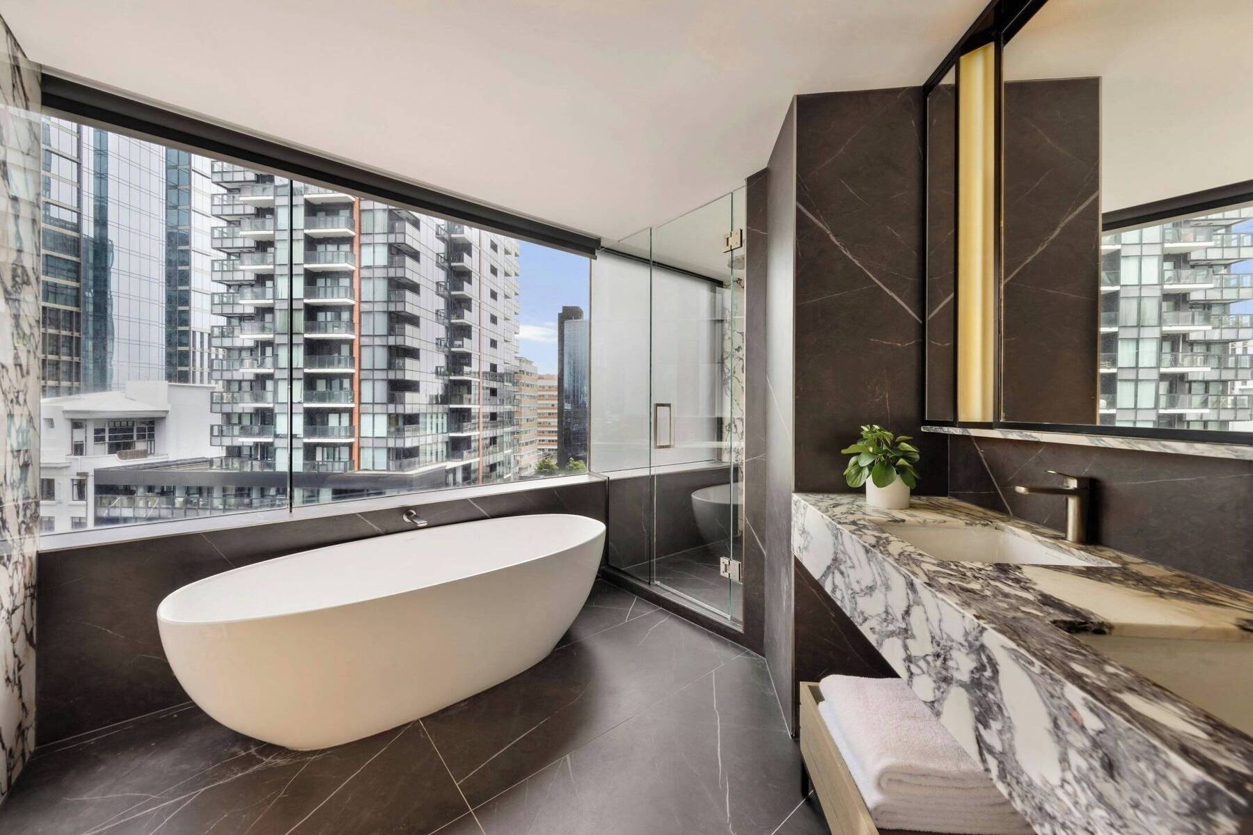 ONE BEDROOM EXECUITVE SKY TOWER VIEW SUITE, CORNER