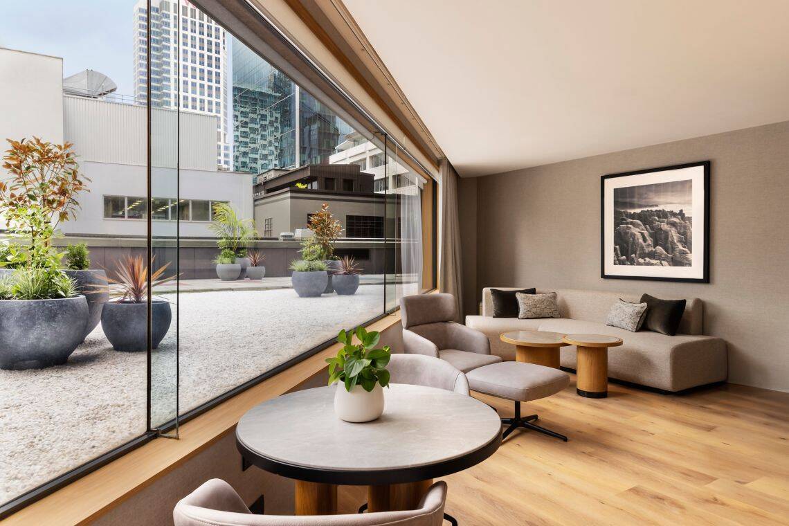 ONE BEDROOM EXECUITVE SKY TOWER VIEW SUITE, CORNER