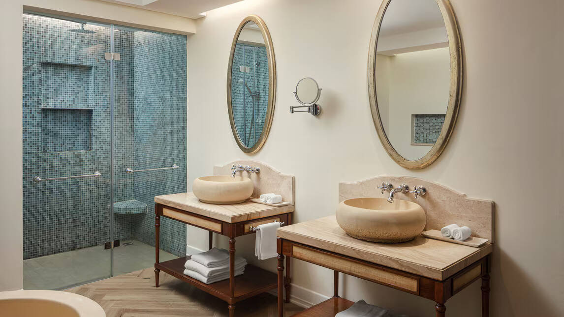 HERITAGE BALCONY SUITE