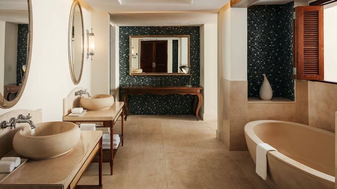 LE MORNE BALCONY SUITE