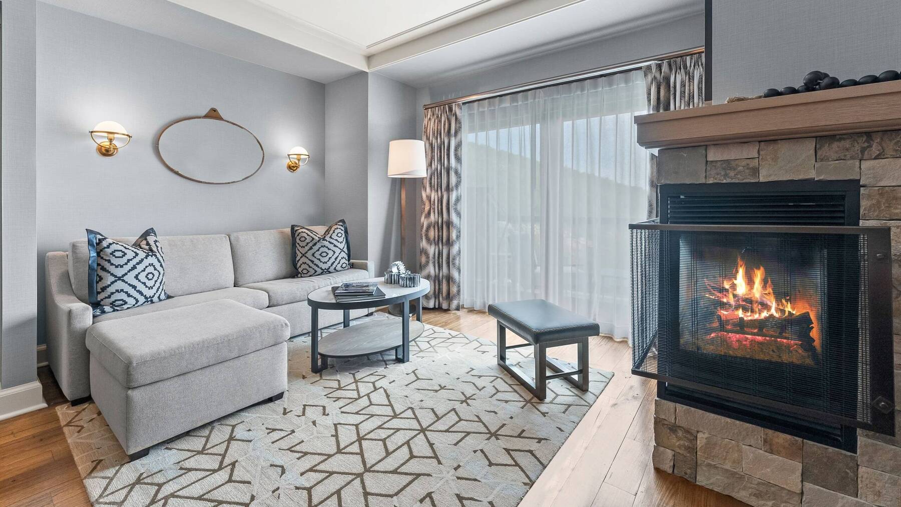 PRESIDENTIAL RESIDENCE FOUR BEDROOM BALCONY FIREPLACE