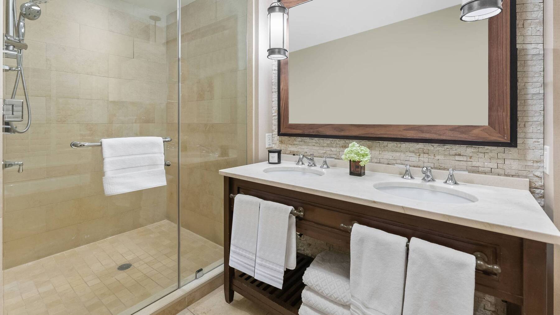 PRESIDENTIAL RESIDENCE FOUR BEDROOM BALCONY FIREPLACE