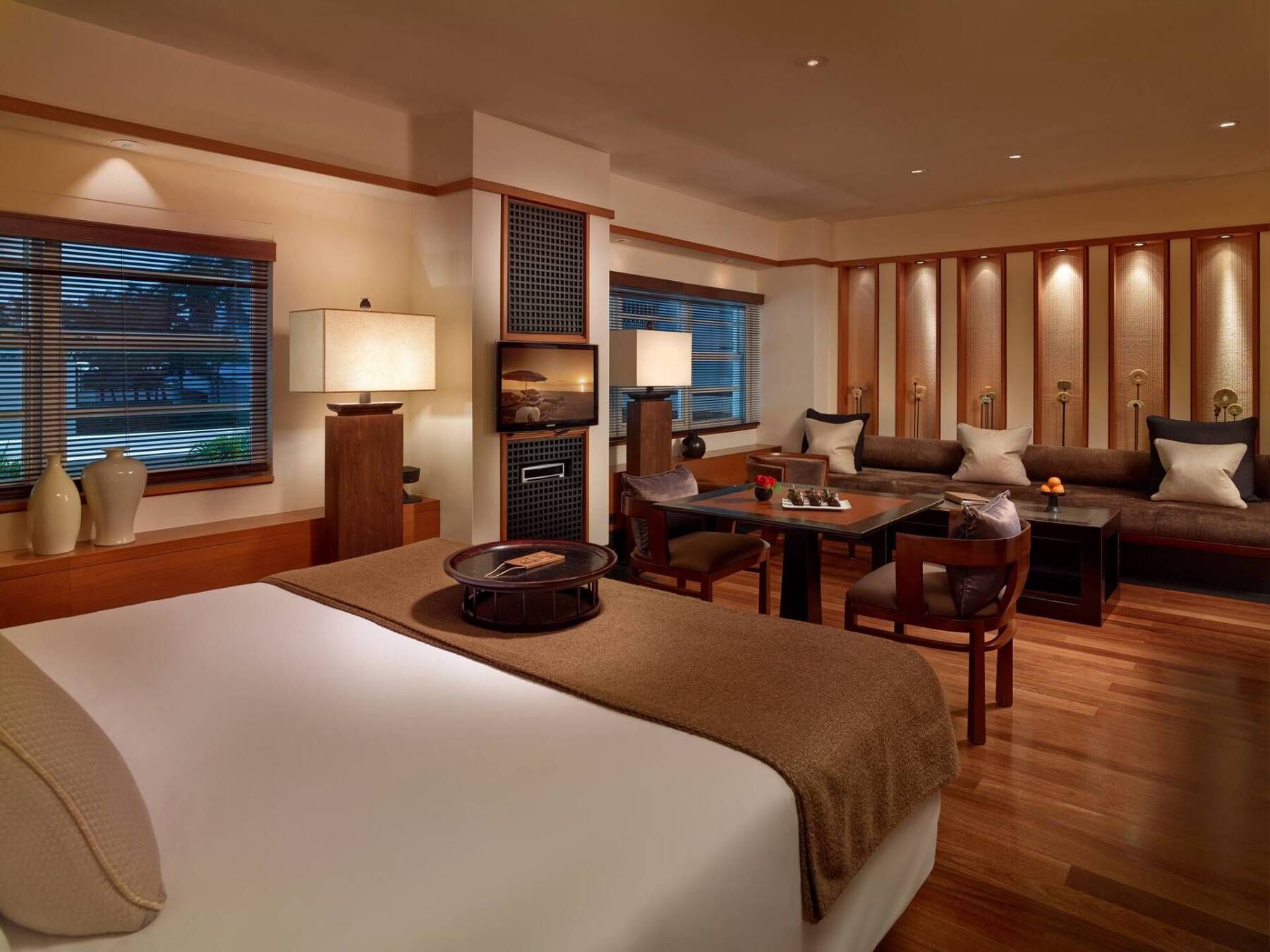 STUDIO SUITE CITY VIEW