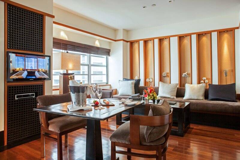 STUDIO SUITE CITY VIEW