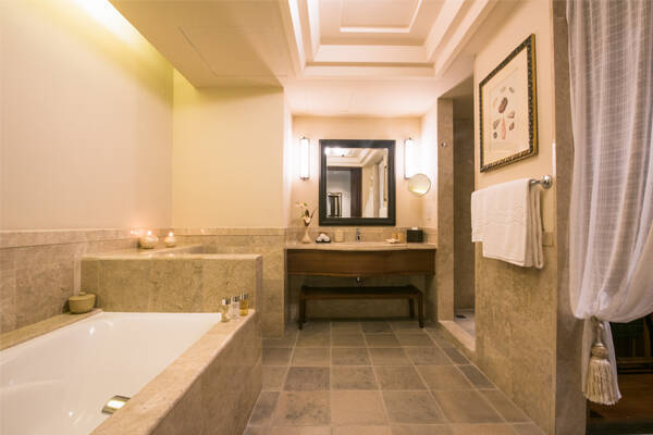 Colonial Ocean Front Room