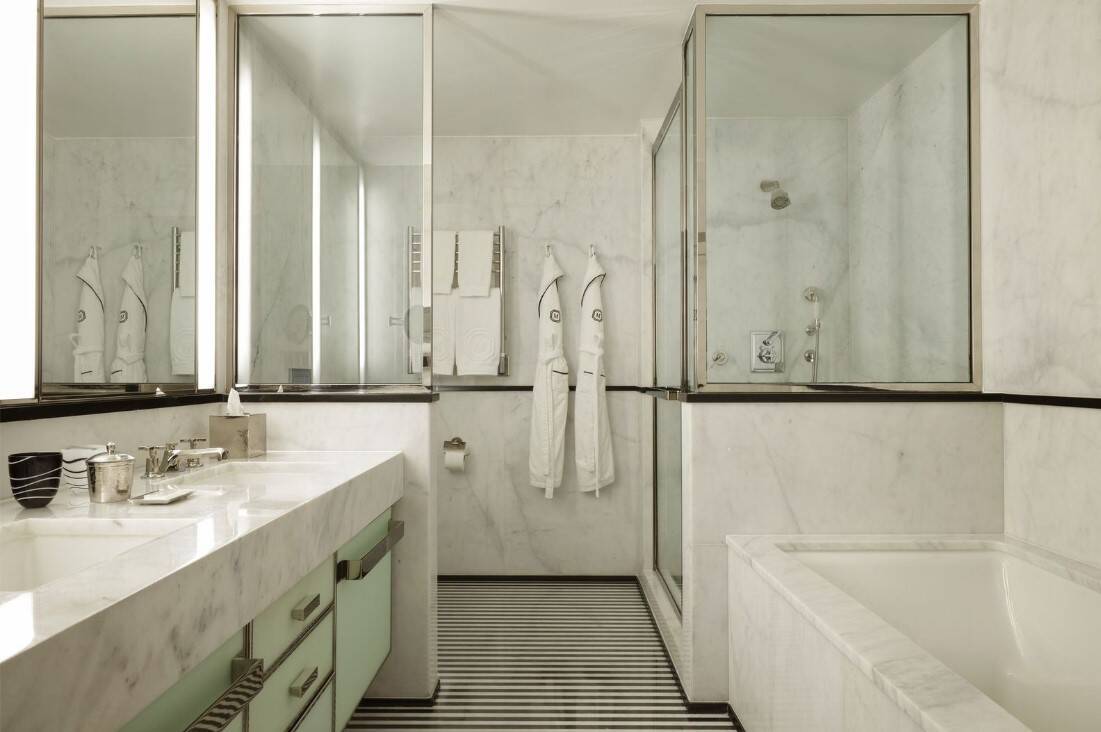 Superior Courtyard King Room