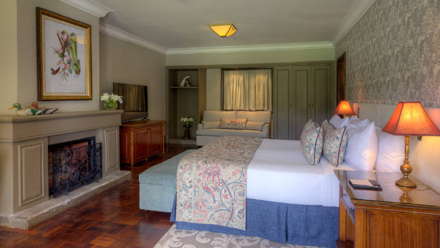 RIVERSIDE DELUXE ROOM WITH QUEEN BED