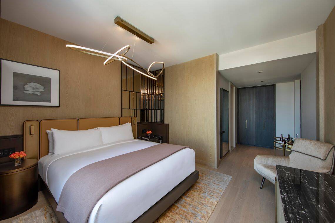 KING GUESTROOM