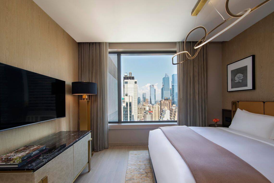 HUDSON CLUB LEVEL KING ROOM, HIGH FLOOR