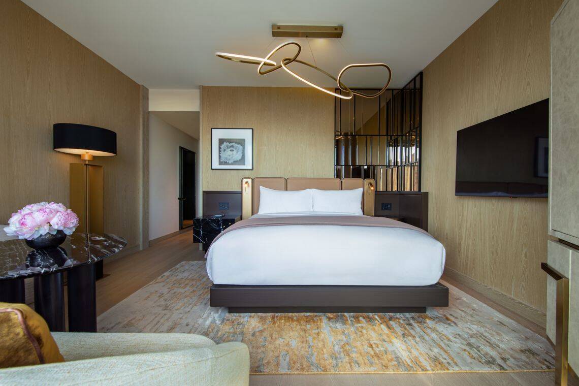 SUPERIOR KING ROOM