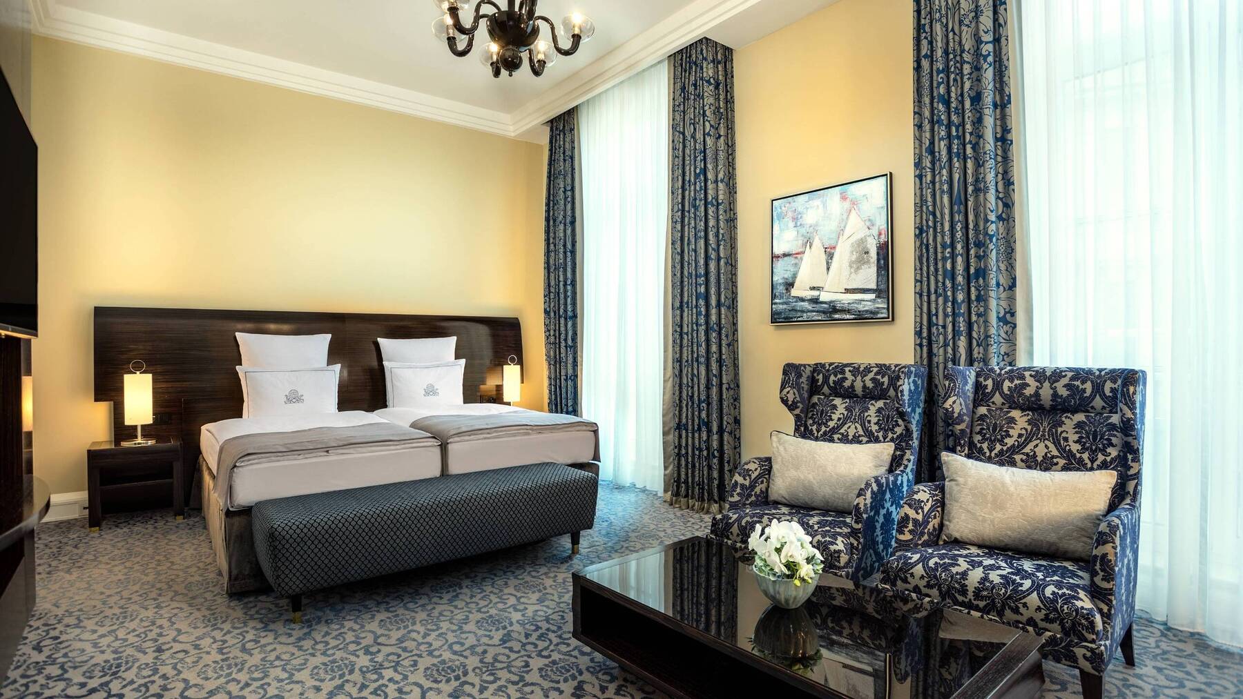 DELUXE TWO TWIN ROOM