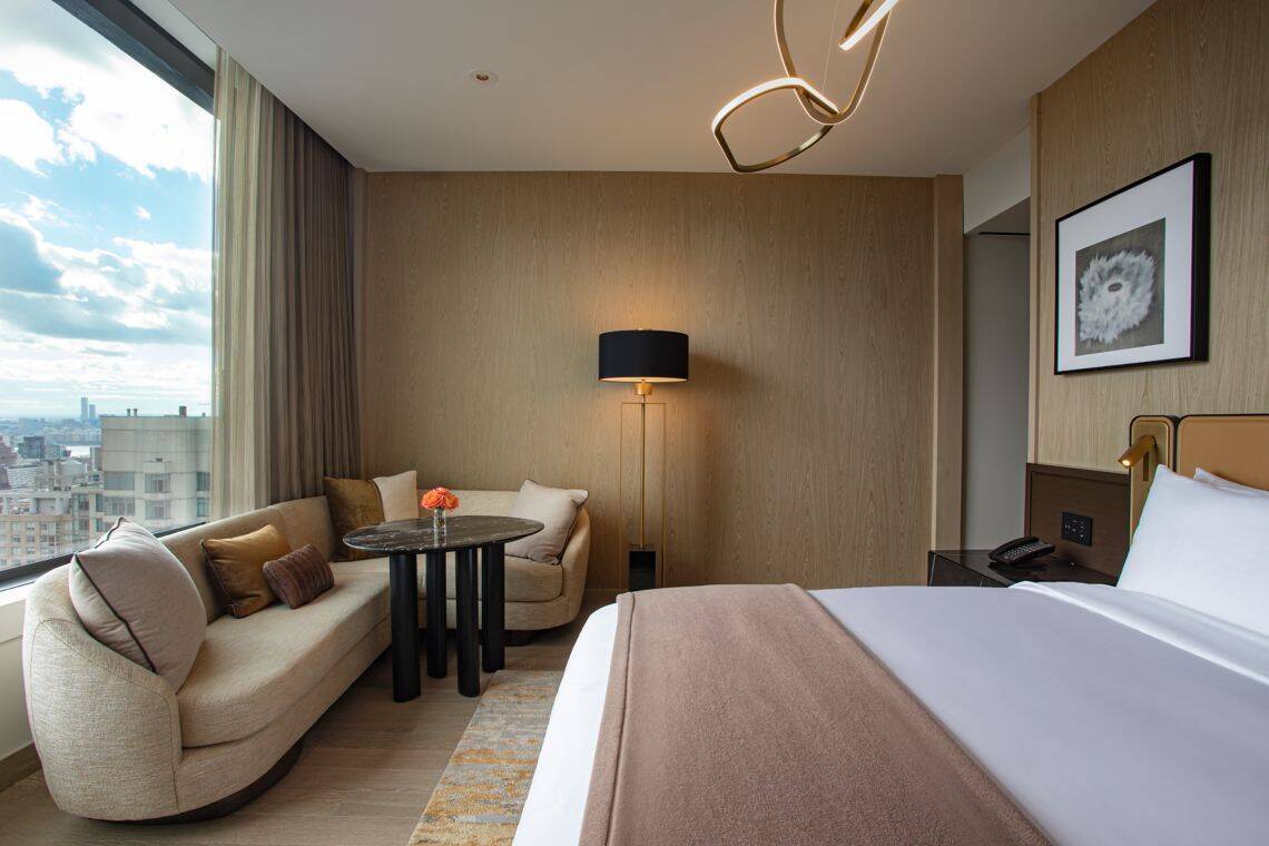 MANHATTAN CLUB LEVEL KING ROOM, HIGH FLOOR