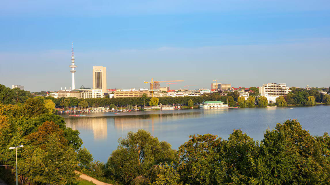 SUPERIOR SUITE TWO TWINS LAKE VIEW