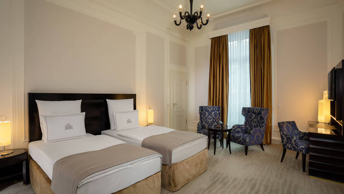 DELUXE SUITE TWO TWINS LAKE VIEW