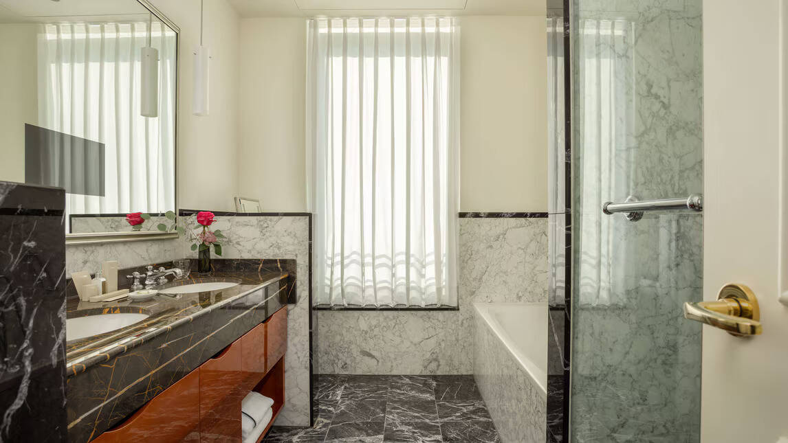 PRESIDENTIAL SUITE LAKE VIEW