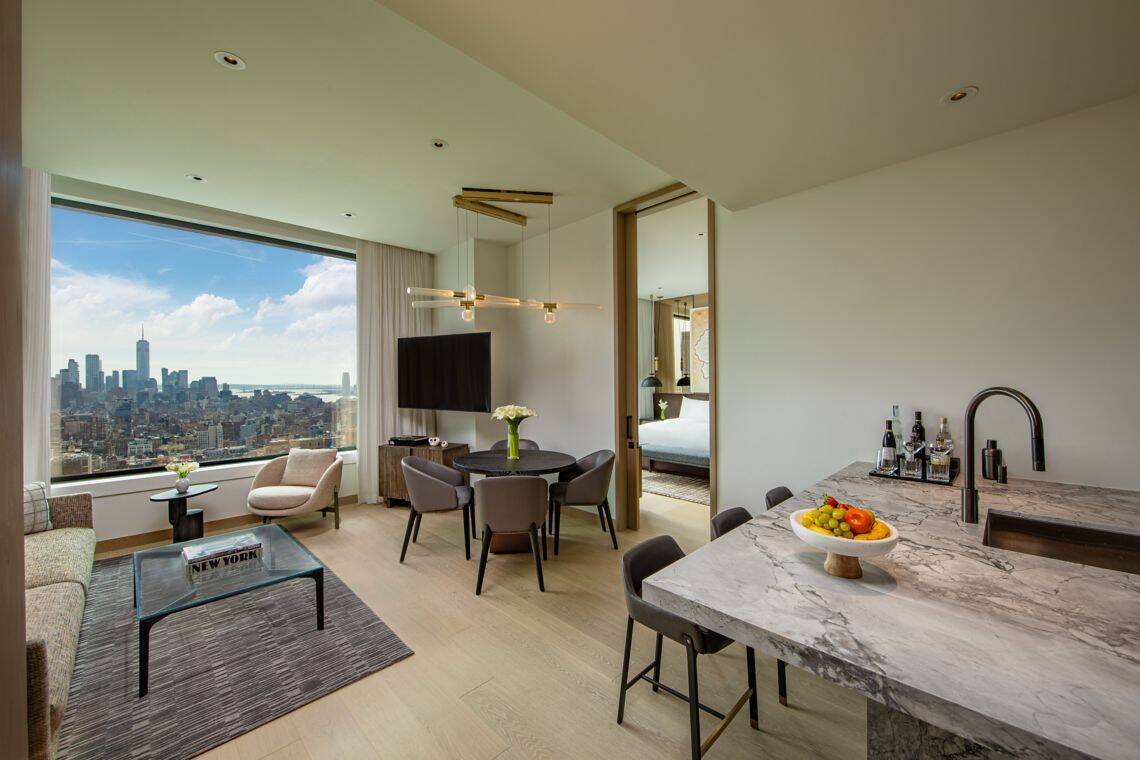 ONE BEDROOM PENTHOUSE RESIDENCE, HIGH FLOOR