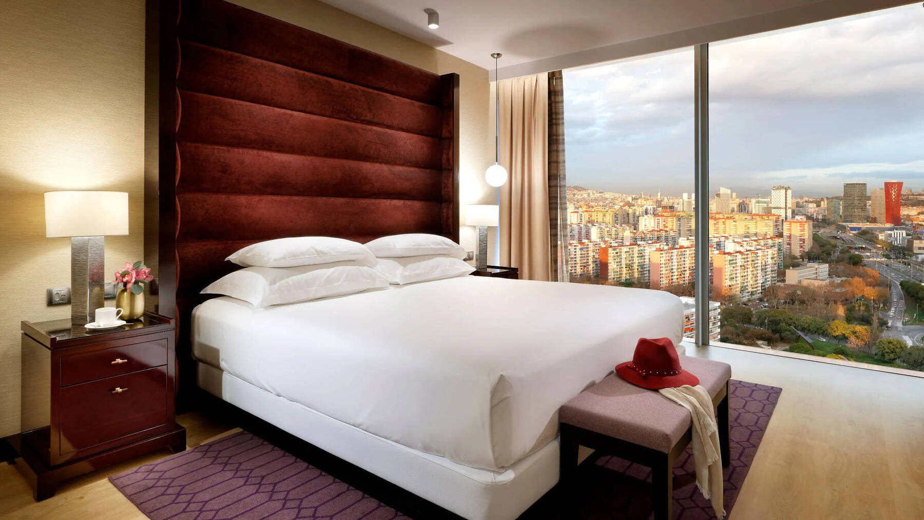 Regency Executive Suite King High Floor Deluxe City View