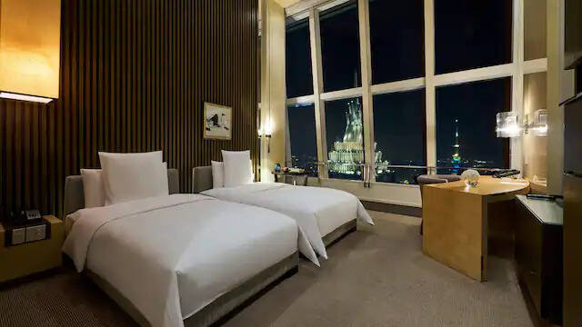 Two Twin Beds with Bund River View