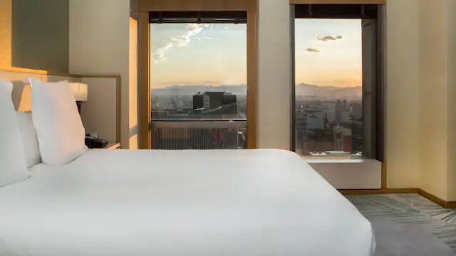 King Bed With CBD Tower View Deluxe